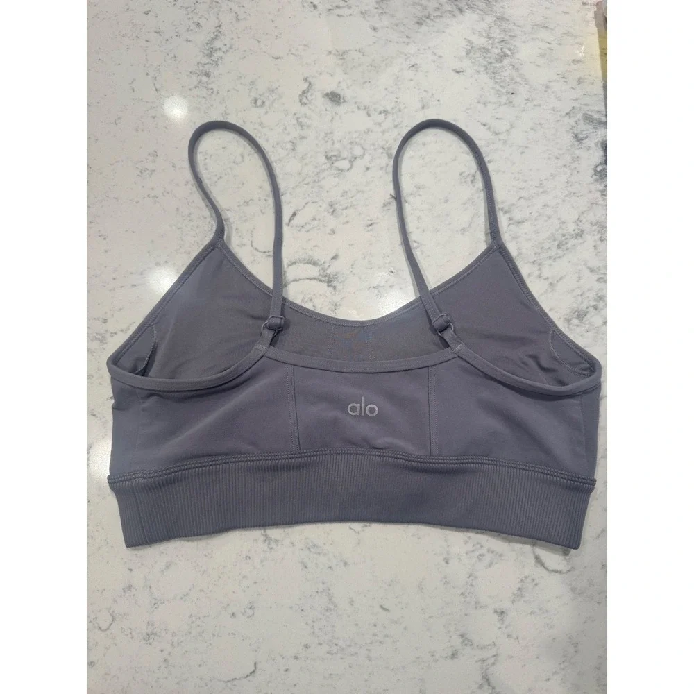 Alo Yoga Seamless Delight‎ Bra Dusty Lavender Low Impact Sports Bra size Medium.